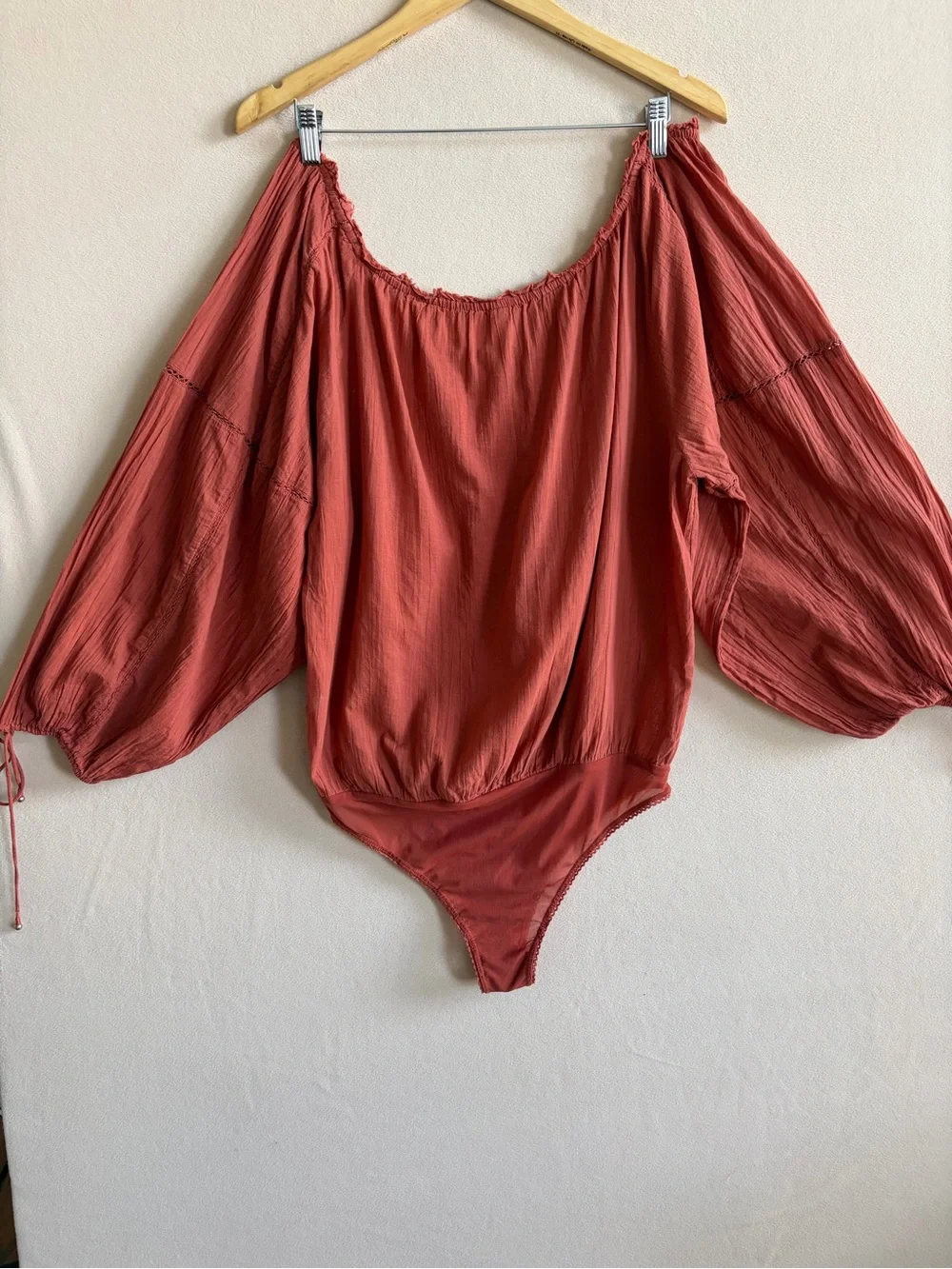 Free People Intimately SUNDOW‎ DARK CORAL Lightweight bodysuit balloon sleeve L